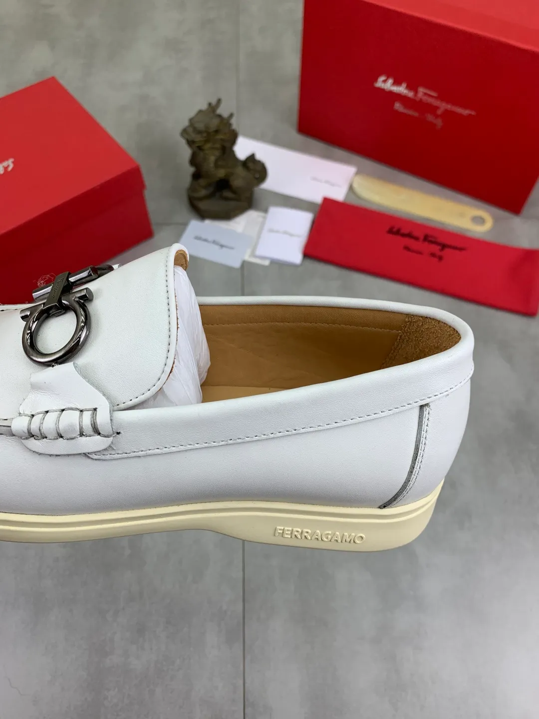 Men's Men's Shoes 💰P580💰[New Style] Water-dyed Niuli 🆘[Salvatore Ferragamo] Ferragamo's latest casual business leather shoes for men! Listed simultaneously! The fabric is made of specially imported original pebbled calfskin, and the lining is made of imported water-dyed cowhide. It is absolutely luxurious and leads the fashion trend. Matching code: 38-44 (45 and 46 can be customized) Black, brown and burgundy colors available